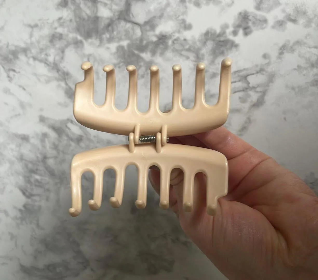 Beige Claw Clip  - Image 3