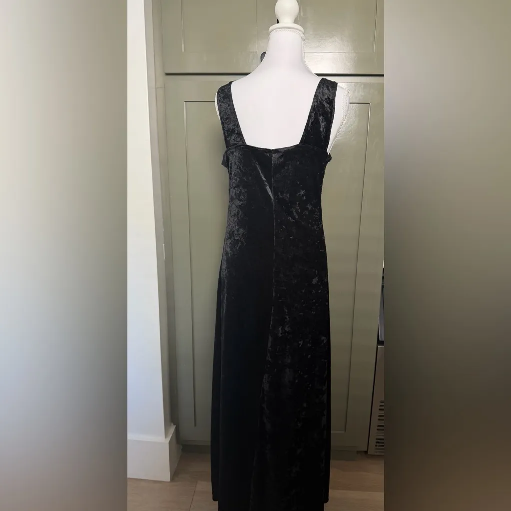 Chic Black Velvet Maxi Dress Size M - Image 4