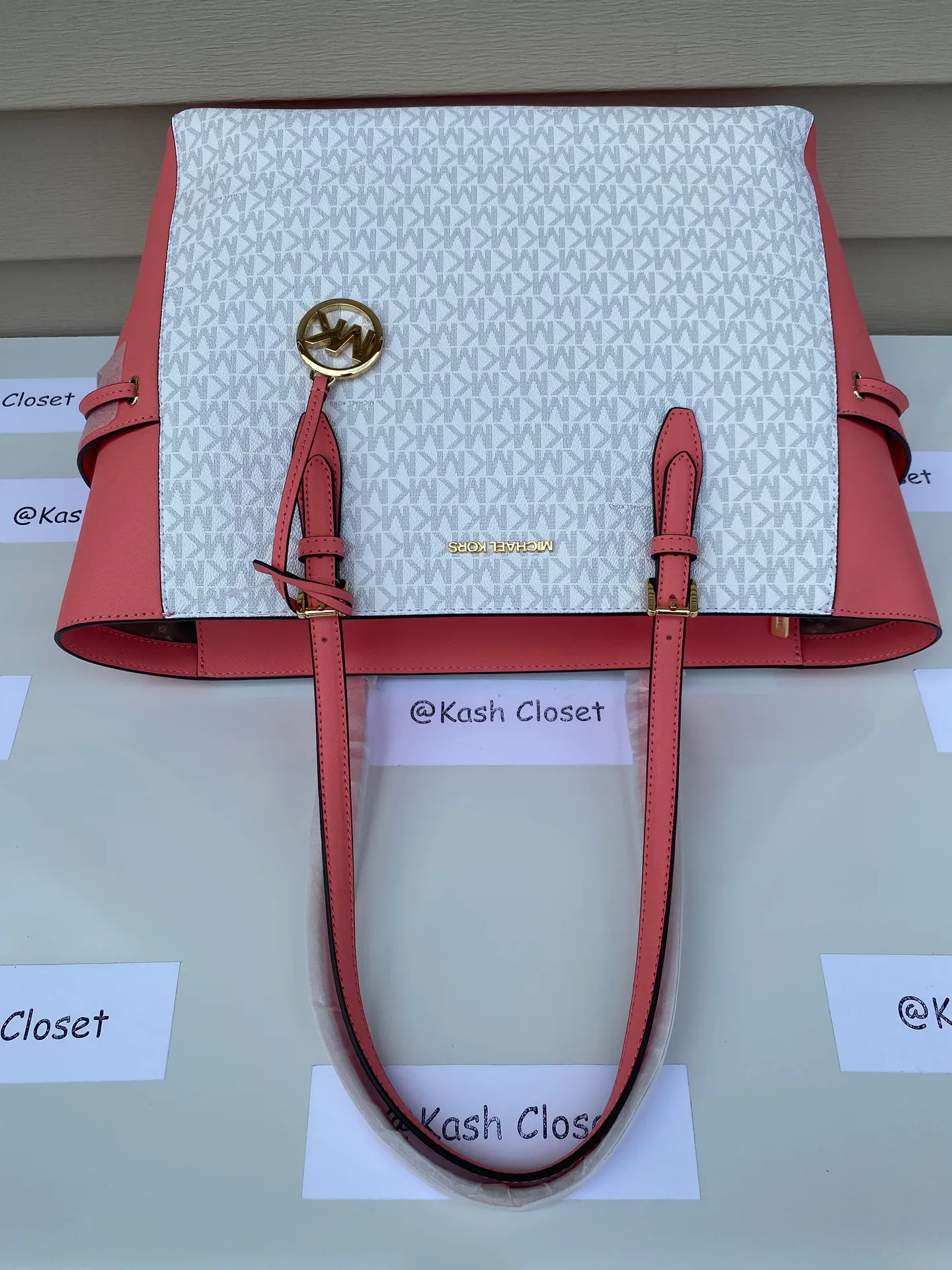 Michael Kors MK Gilly LG Drawstring Tote Grapefruit - Image 4