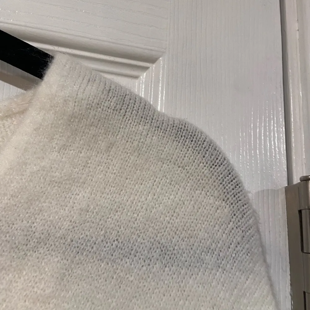 NWOT Rachel Roy Cream Fuzzy V Neck Long Sleeve Pullover Sweater Size 1X - Image 3