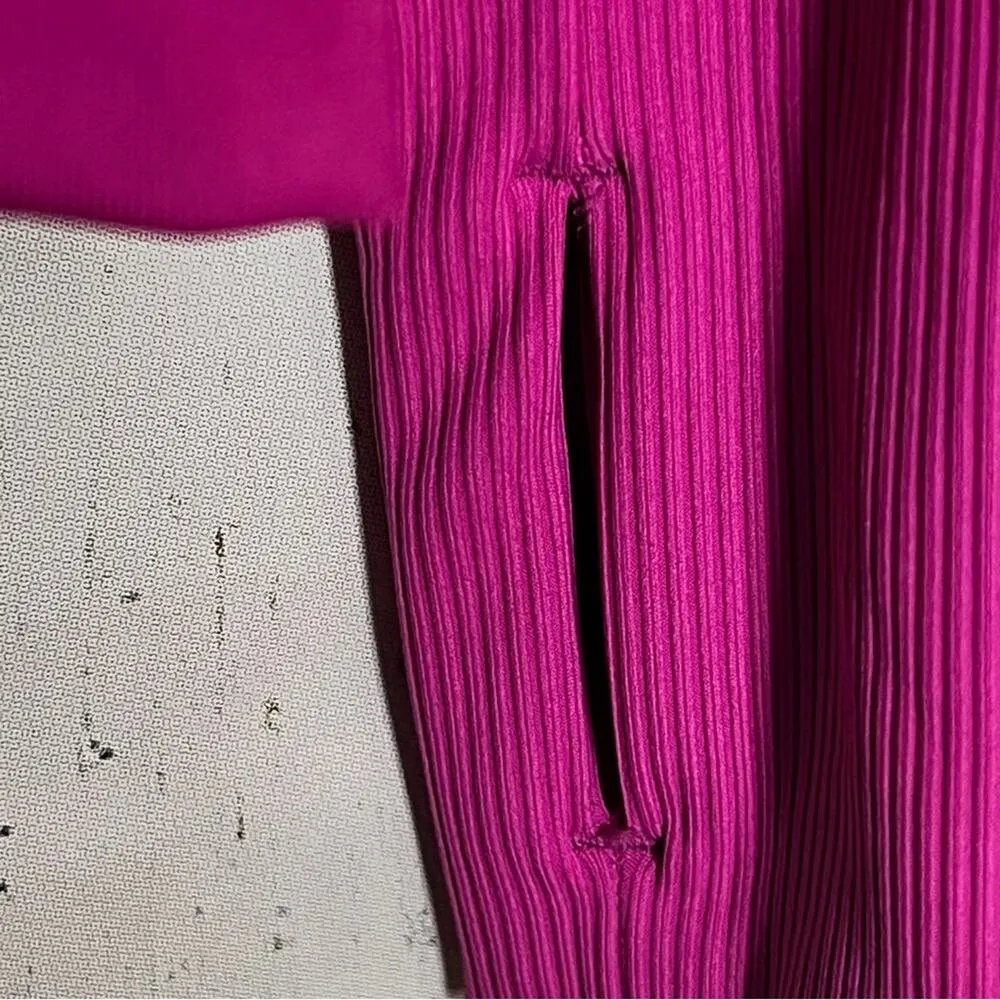 Peloton Women's Athletic Sporty  1/2 Zip Warm Up  Pink Logo  Long Sleeve Sz S - Image 6