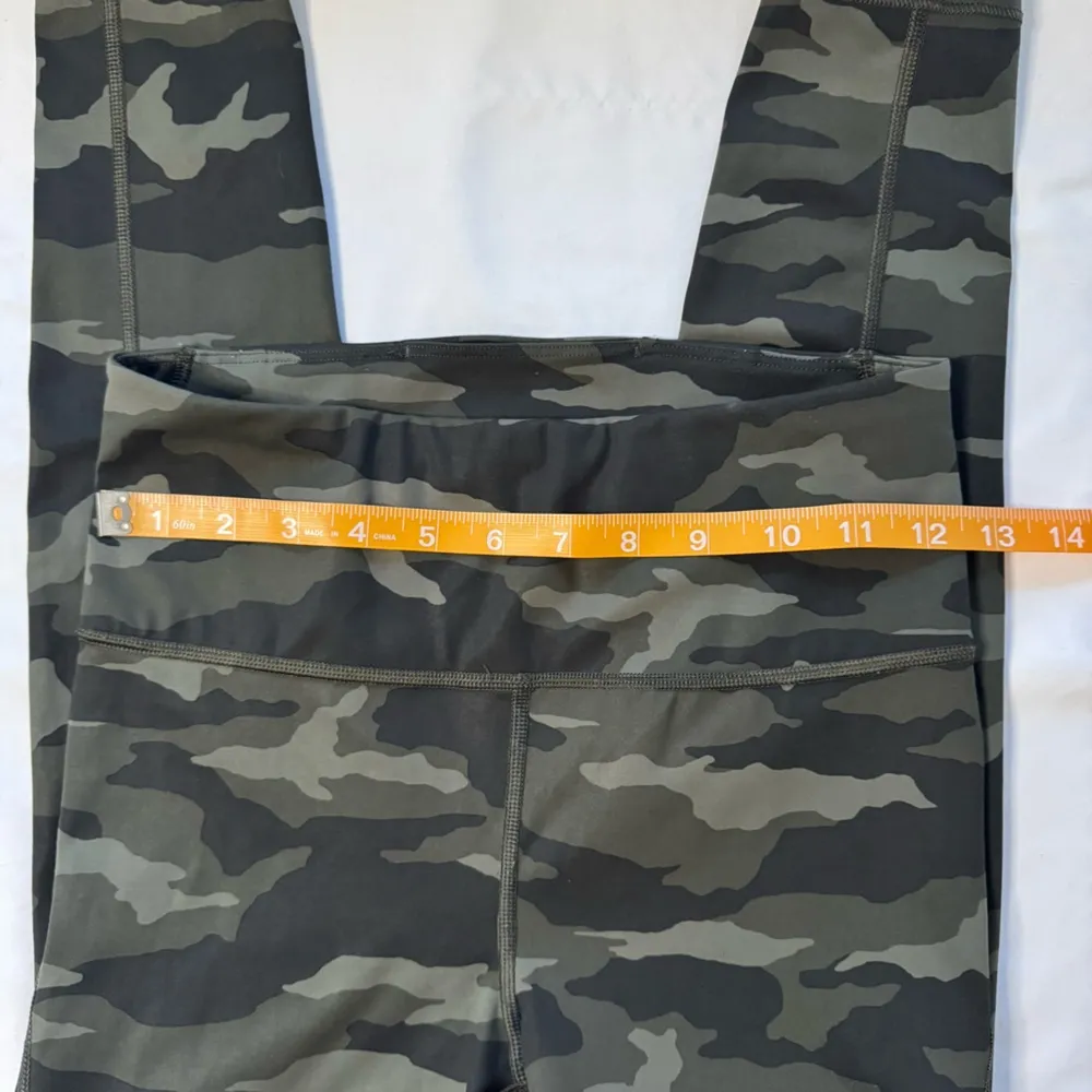 Athleta Ultimate 7/8 Tight Green Camo Leggings Size XS Gym Active Stash Pocket - Image 5