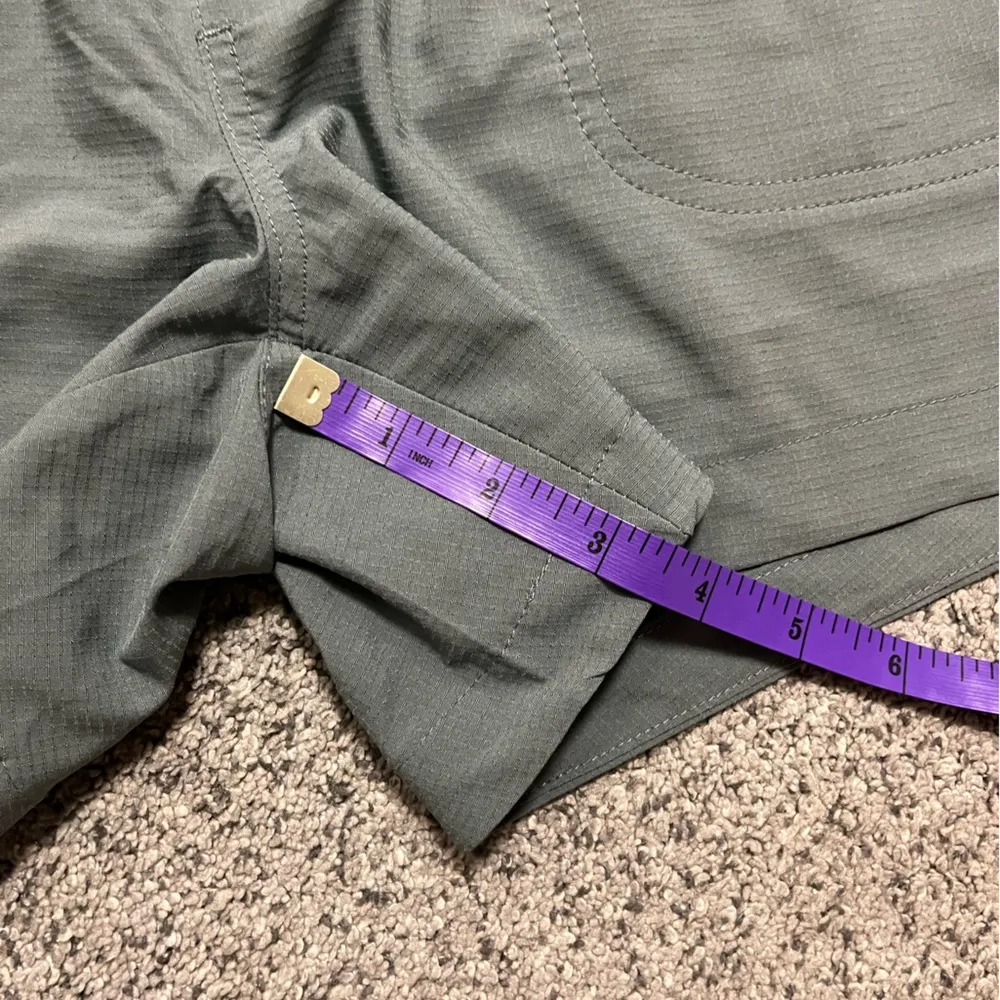 Eddie Bauer Hiking Shorts with belt 3.5” - Image 5