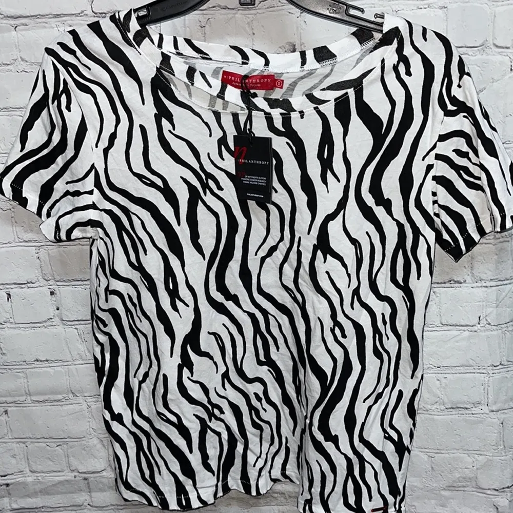🎉Sale🎉N: Philanthropy Zebra Short Sleeve Shirt Sz Small - Image 5