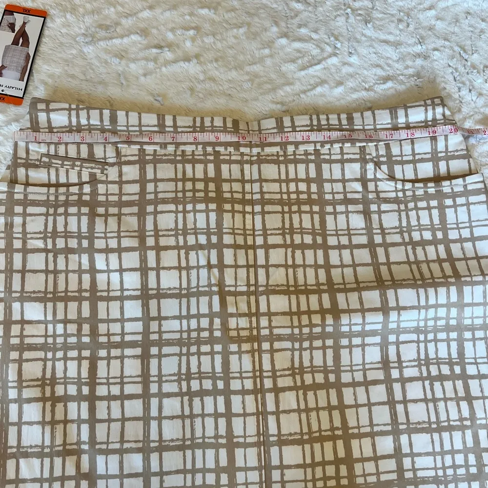 New Golf Skort- Tan and White XXL w Built in Shirts - Image 8