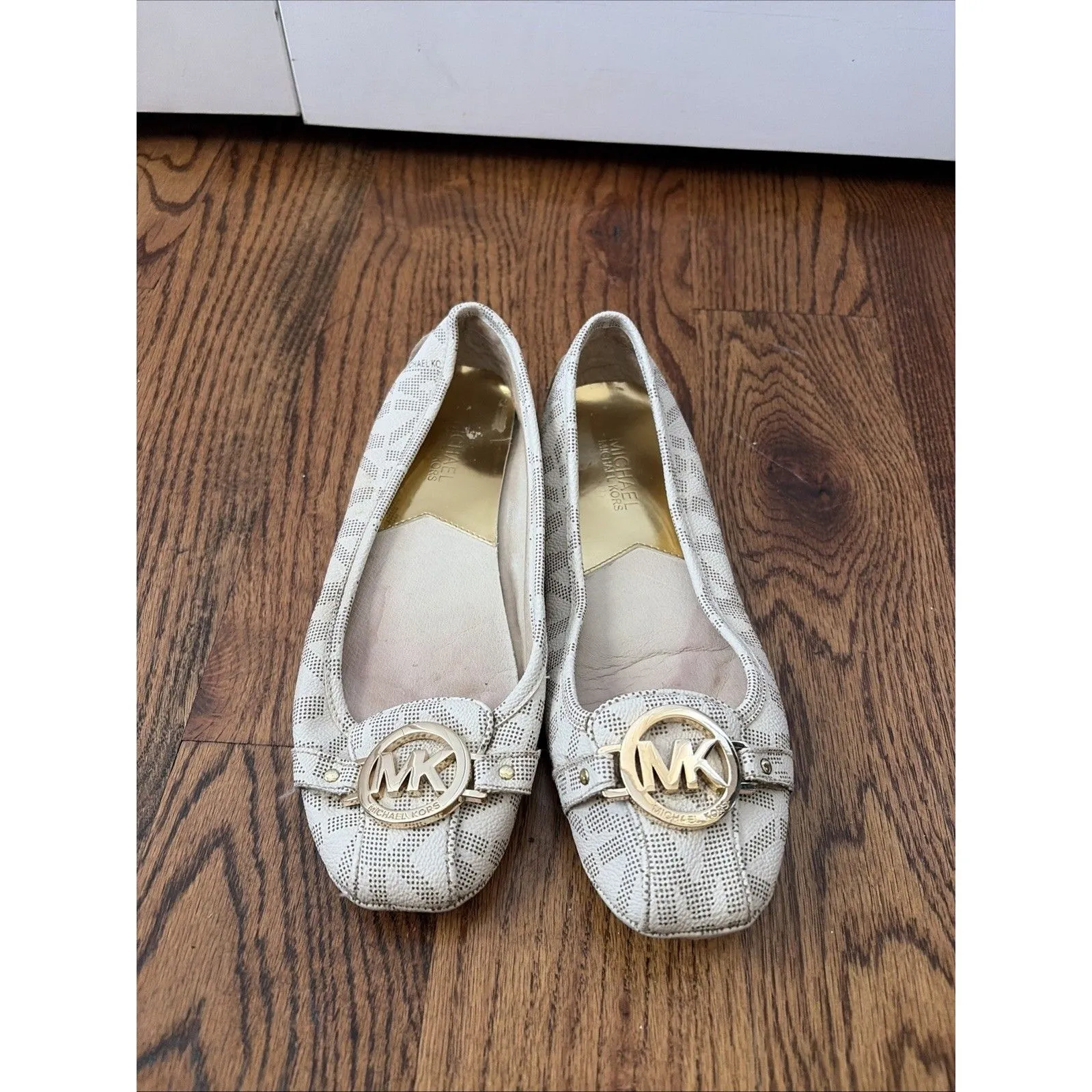 Michael KORS FULTON GOLD MK LOGO VANILLA SIGNATURE MOCCASINS Size 8 - Image 2