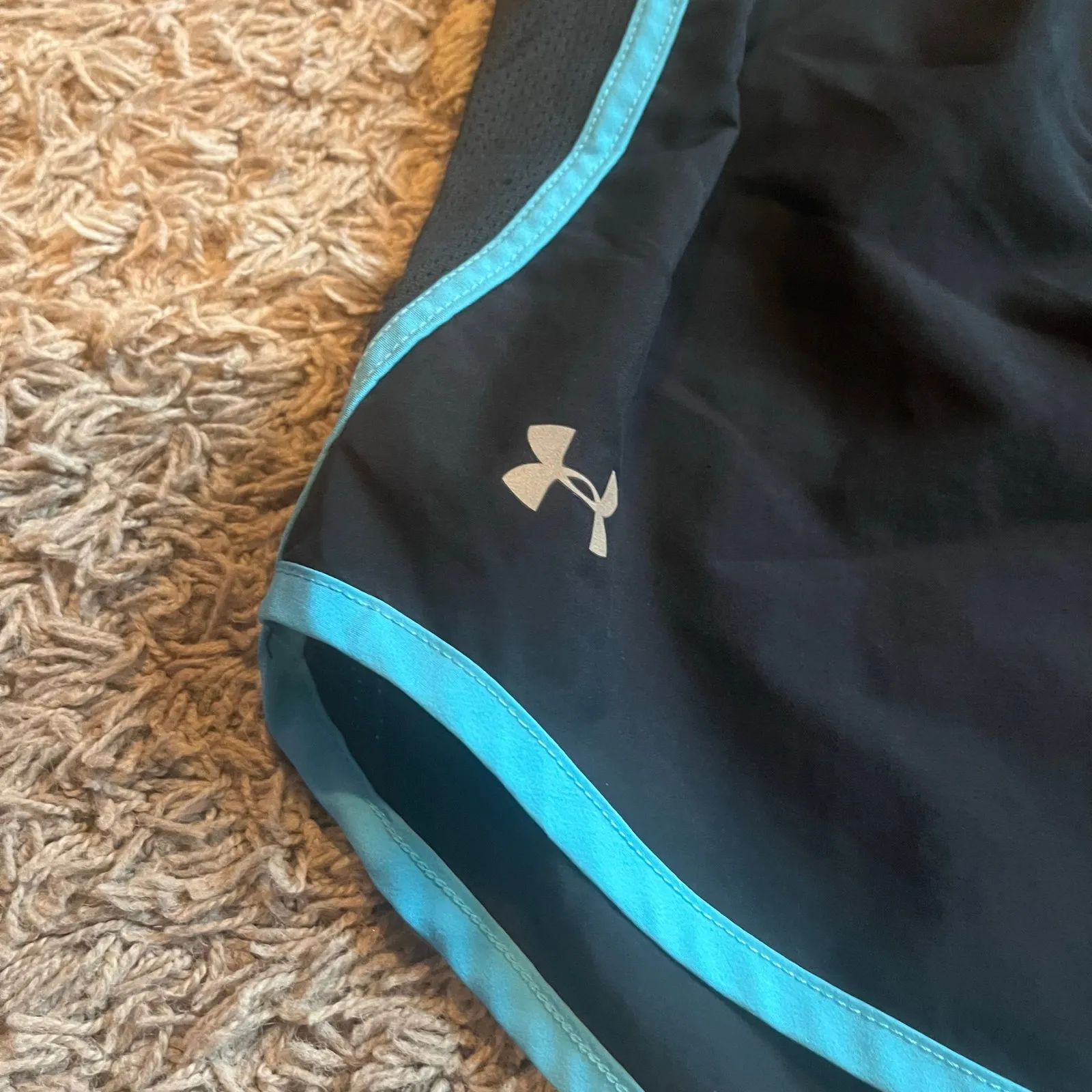 Under Armour Black / Blue Athletic Shorts Size Small - Image 6