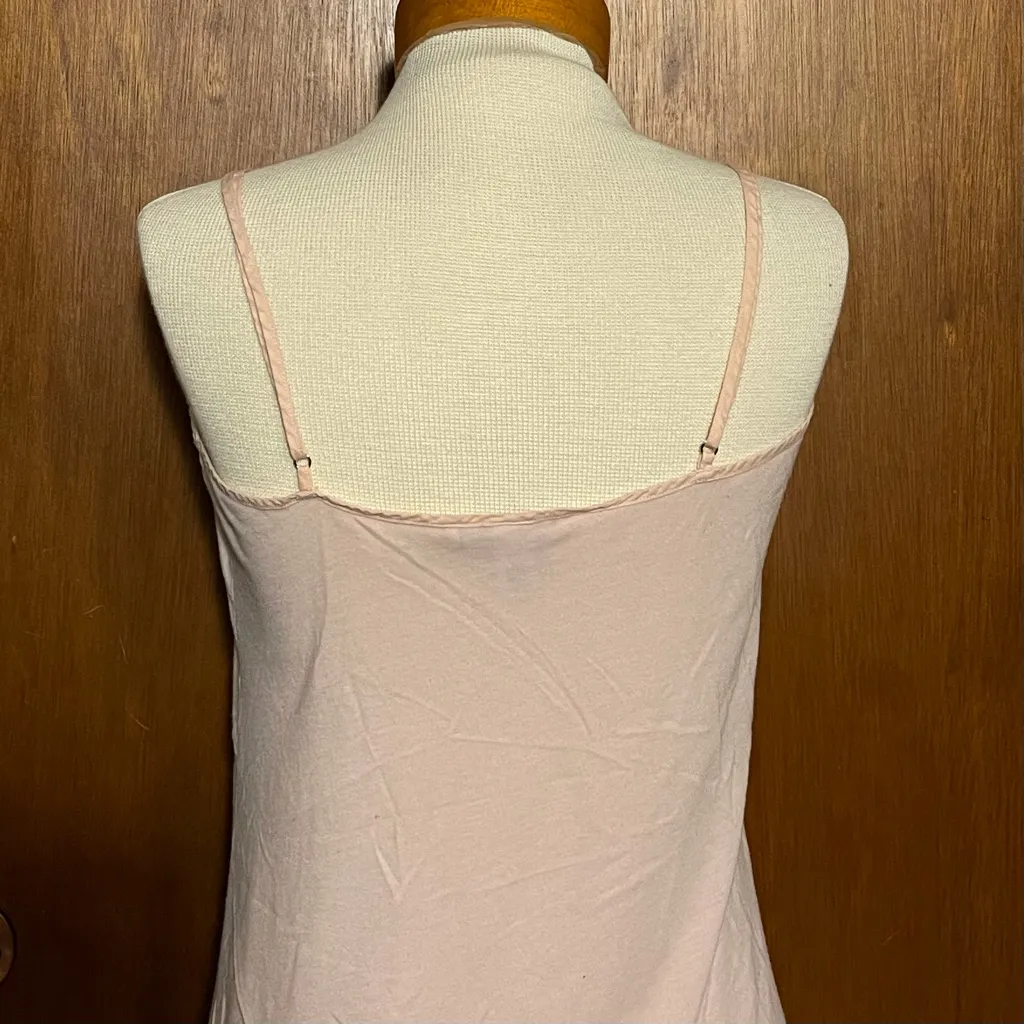Victoria Secret Woman's Light Pink Classic Lightweight Tank Top Size Medium - Image 3