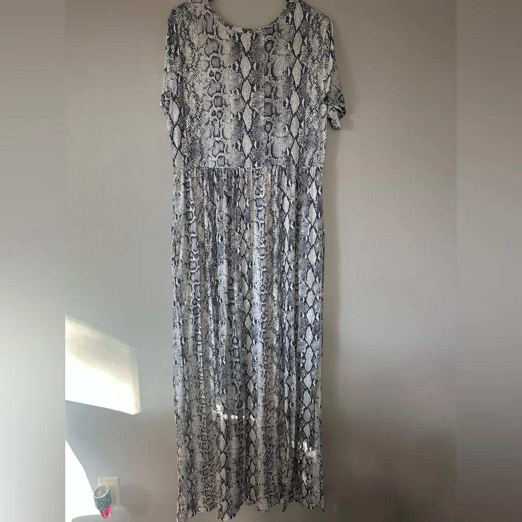 Gray Animal Patterned Dress Size undefined - Image 4