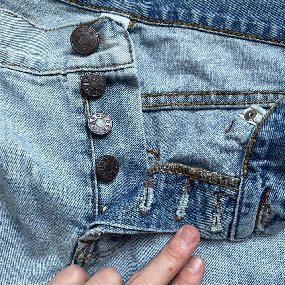 BDG by Urban Outfitters High Rise Cut Out Tapered Straight Distressed Jeans 26 - Image 4