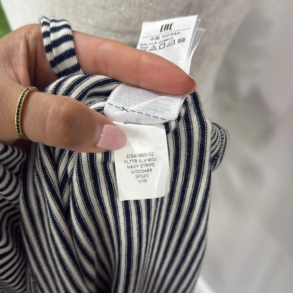 GAP Gray Sheath Midi Dress with Flutter Cap Sleeves - Image 10