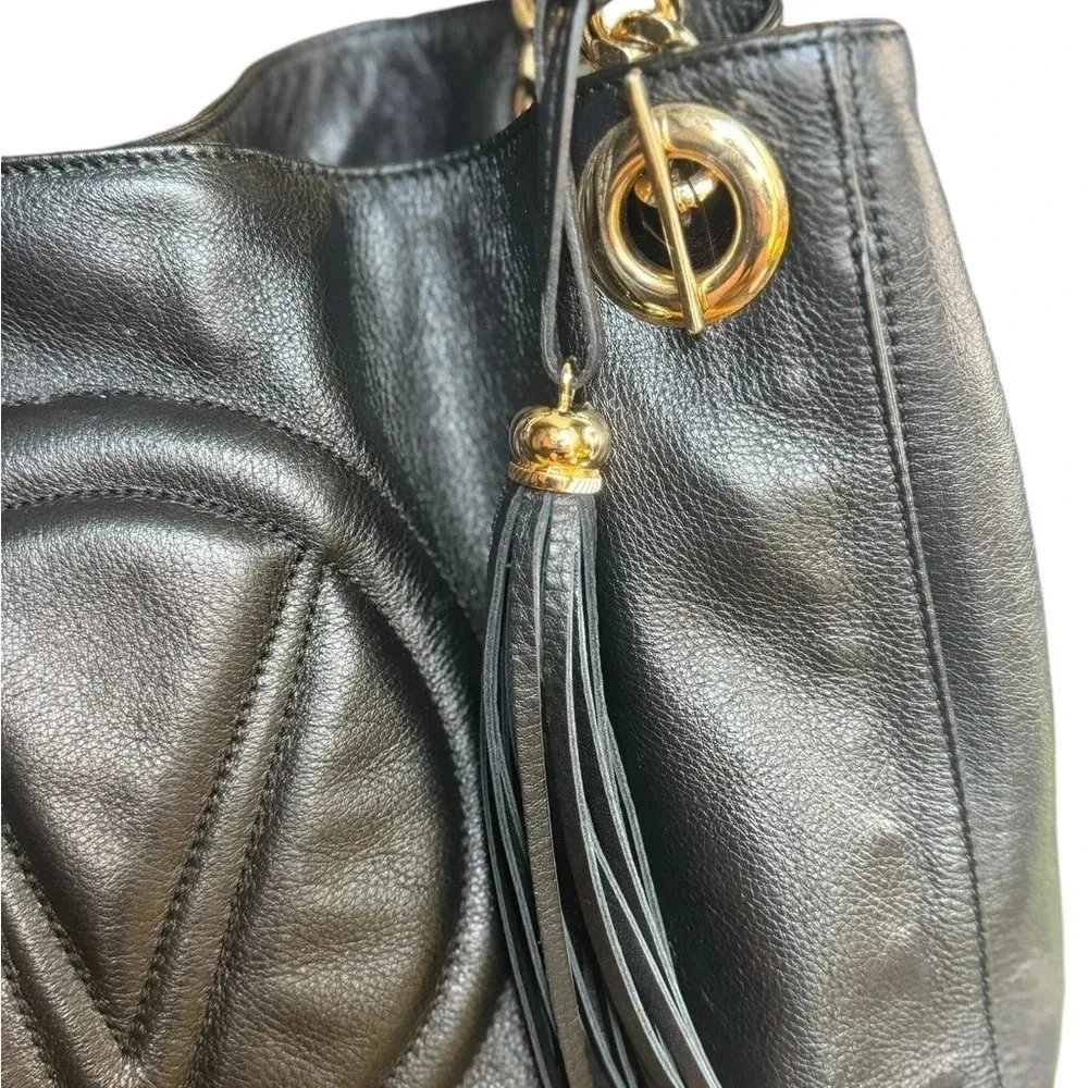 Valentino By Mario Valentino Vera signature leather shoulder bag. - Image 4