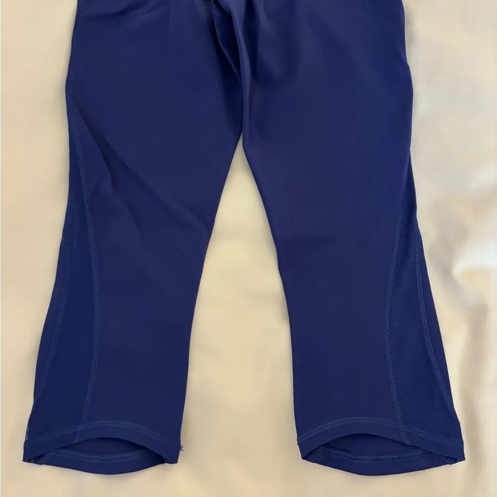 NWT Lululemon Blue Capri Leggings - Image 3
