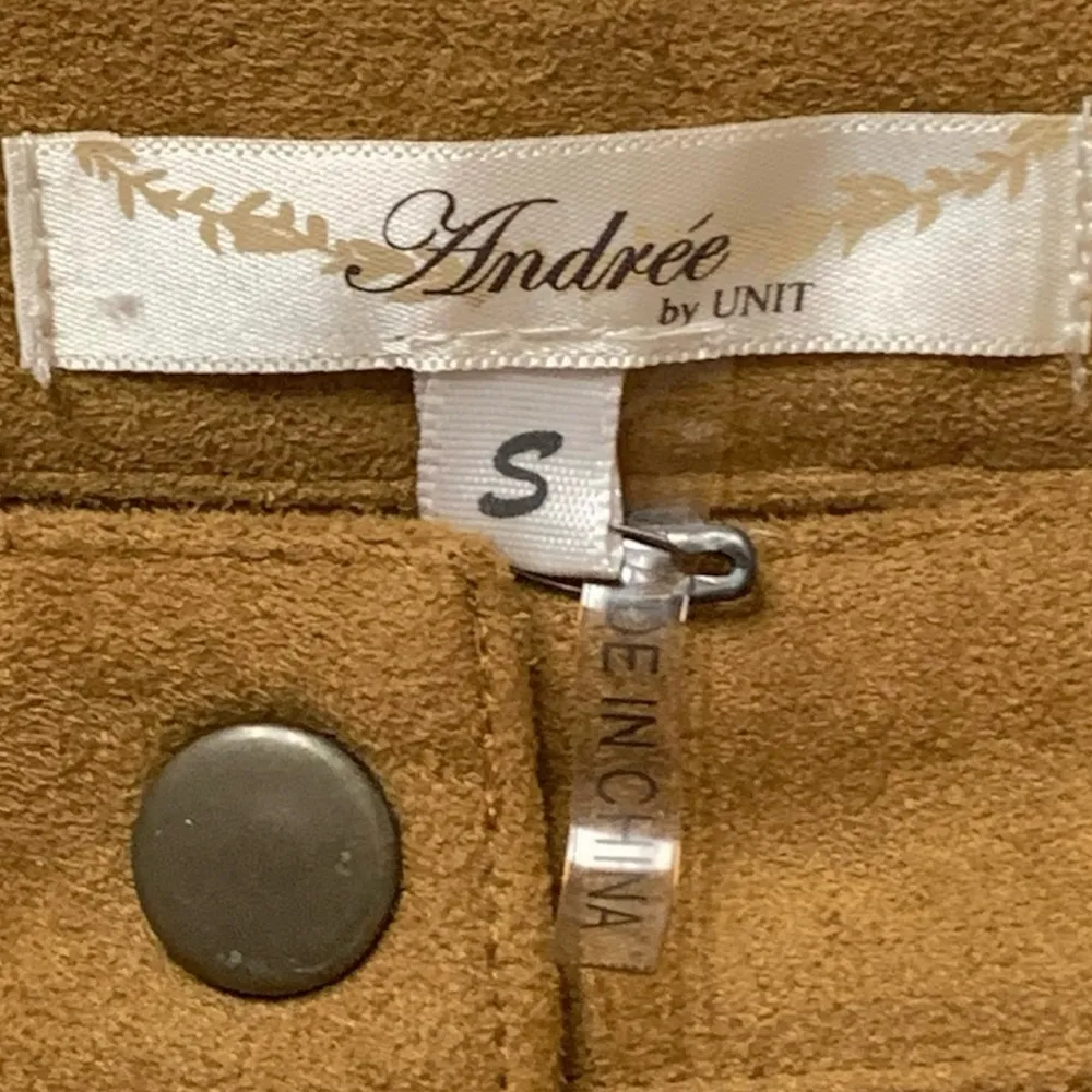 Andree by unit snap front high waist suede skirt with pockets size small NEW - Image 2