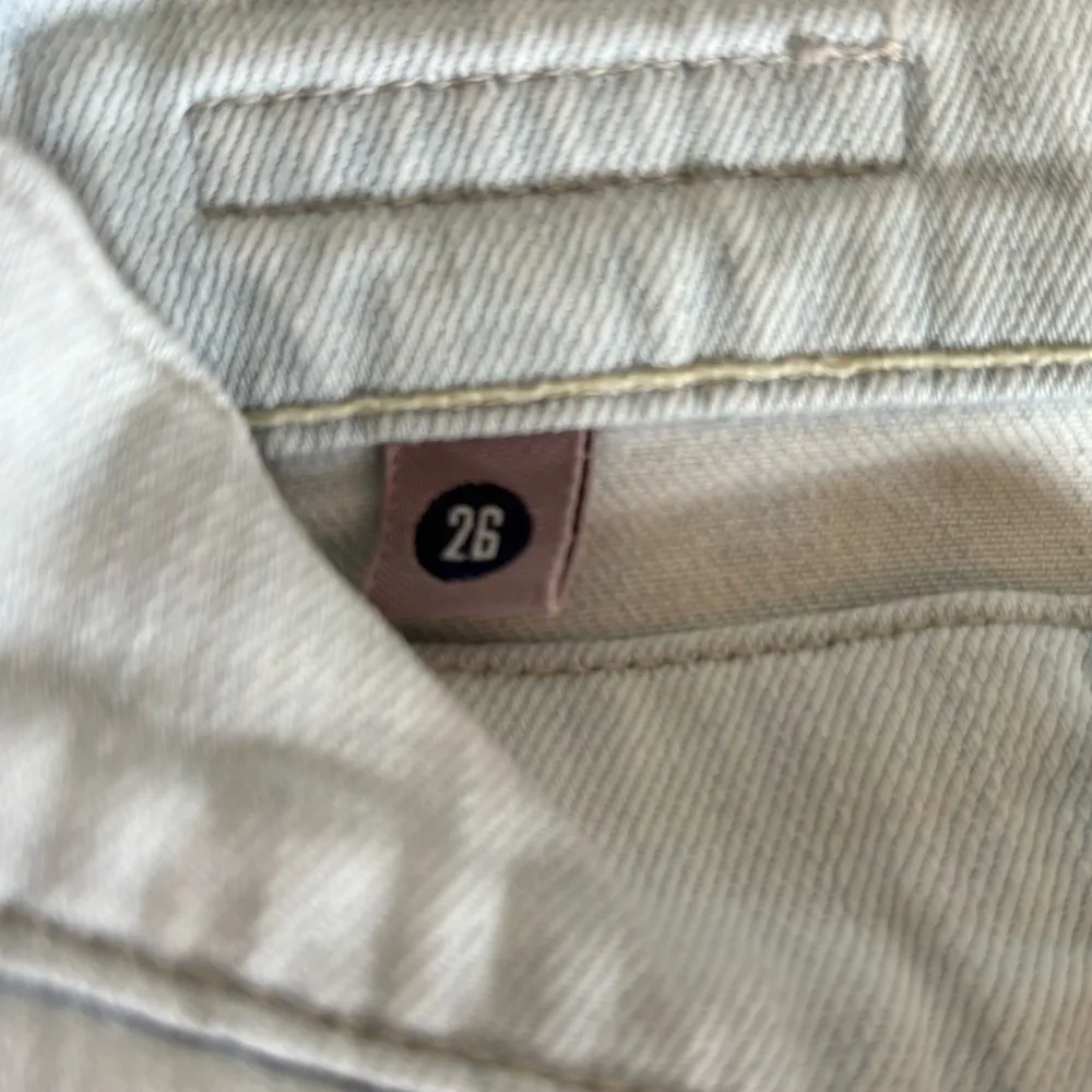 Citizens of Humanity Chloe Raw Hem Jean Shorts Size 26 - Image 3