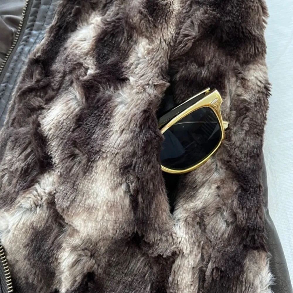 Go Coco Faux Fur‎ and Faux Leather Vest Brown Size M - Image 4