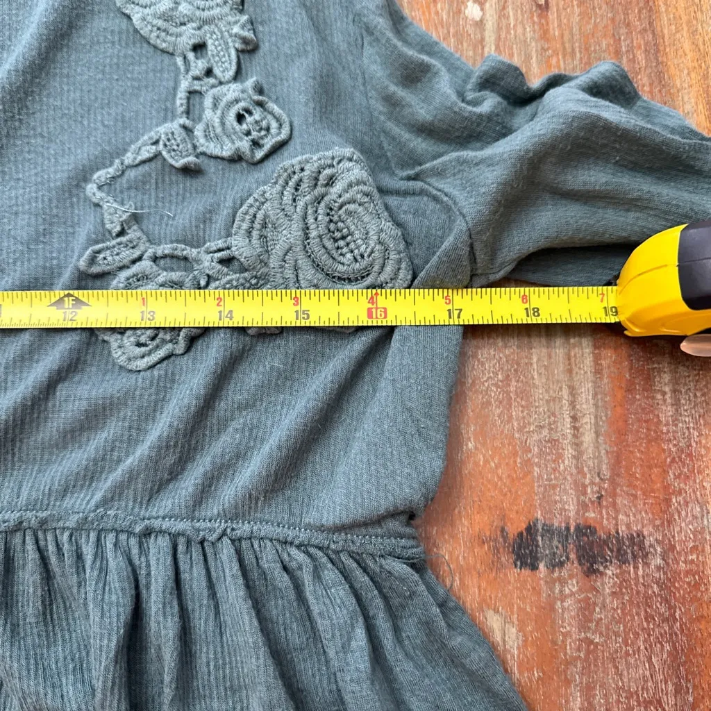 Altard State Green Long Sleeve Peplum Tee with Floral Applique, Size Small - Image 9