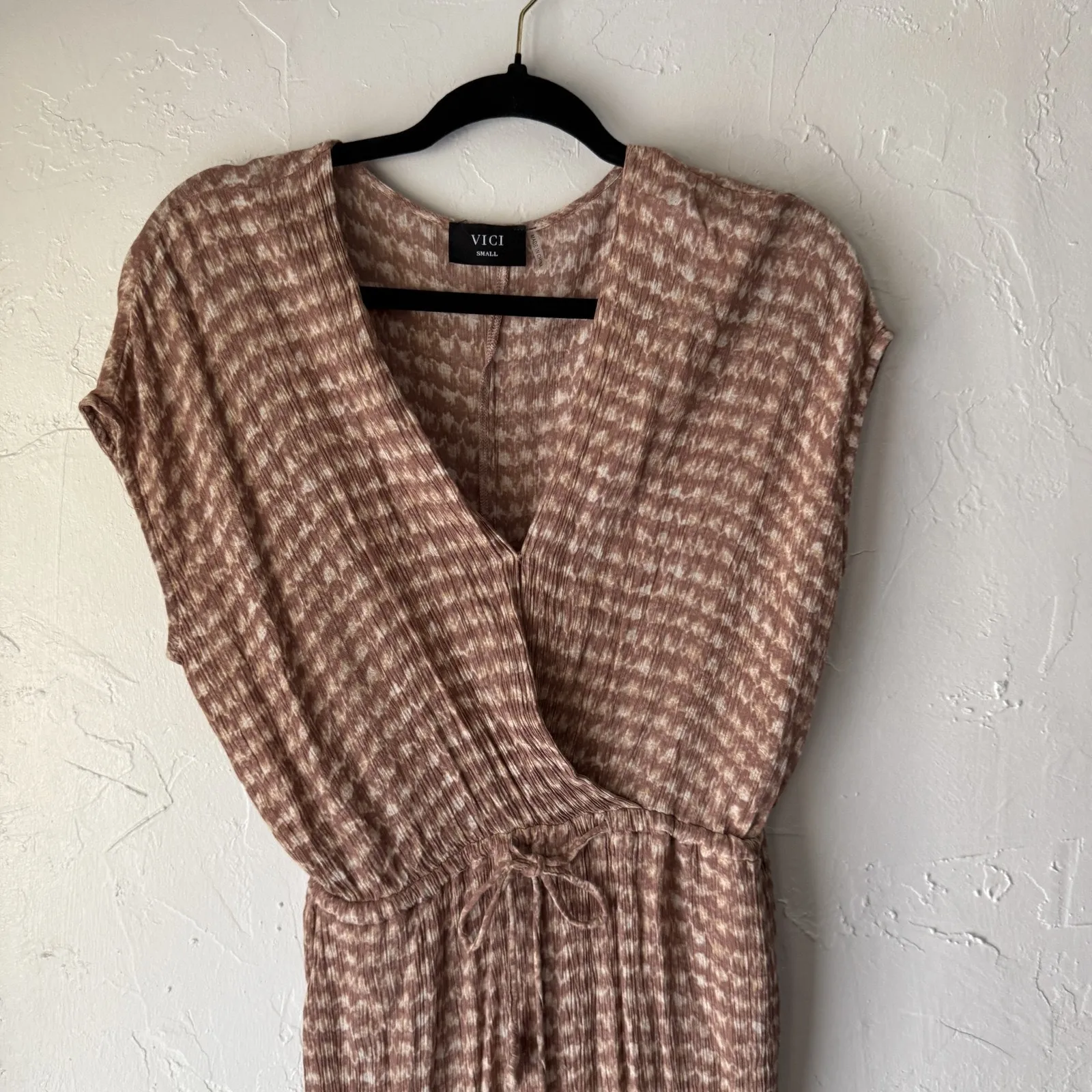 Vici Jumpsuit‎ Womens Small Brown White Short Sleeve Waist Tie Soft Rayon Romper - Image 2