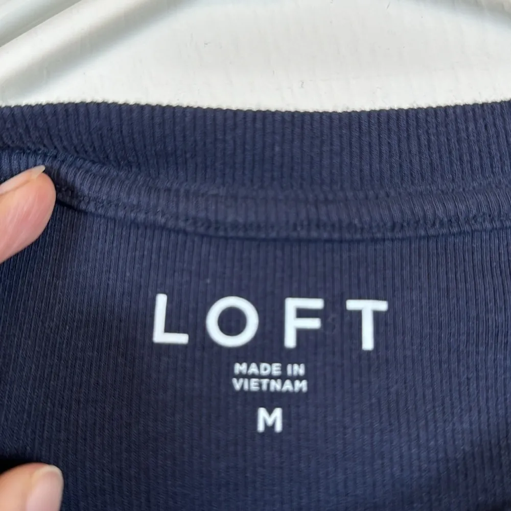 LOFT Ann Taylor Ruffle Cap Sleeves Crewneck Blouse Size Med EUC #5595 - Image 5