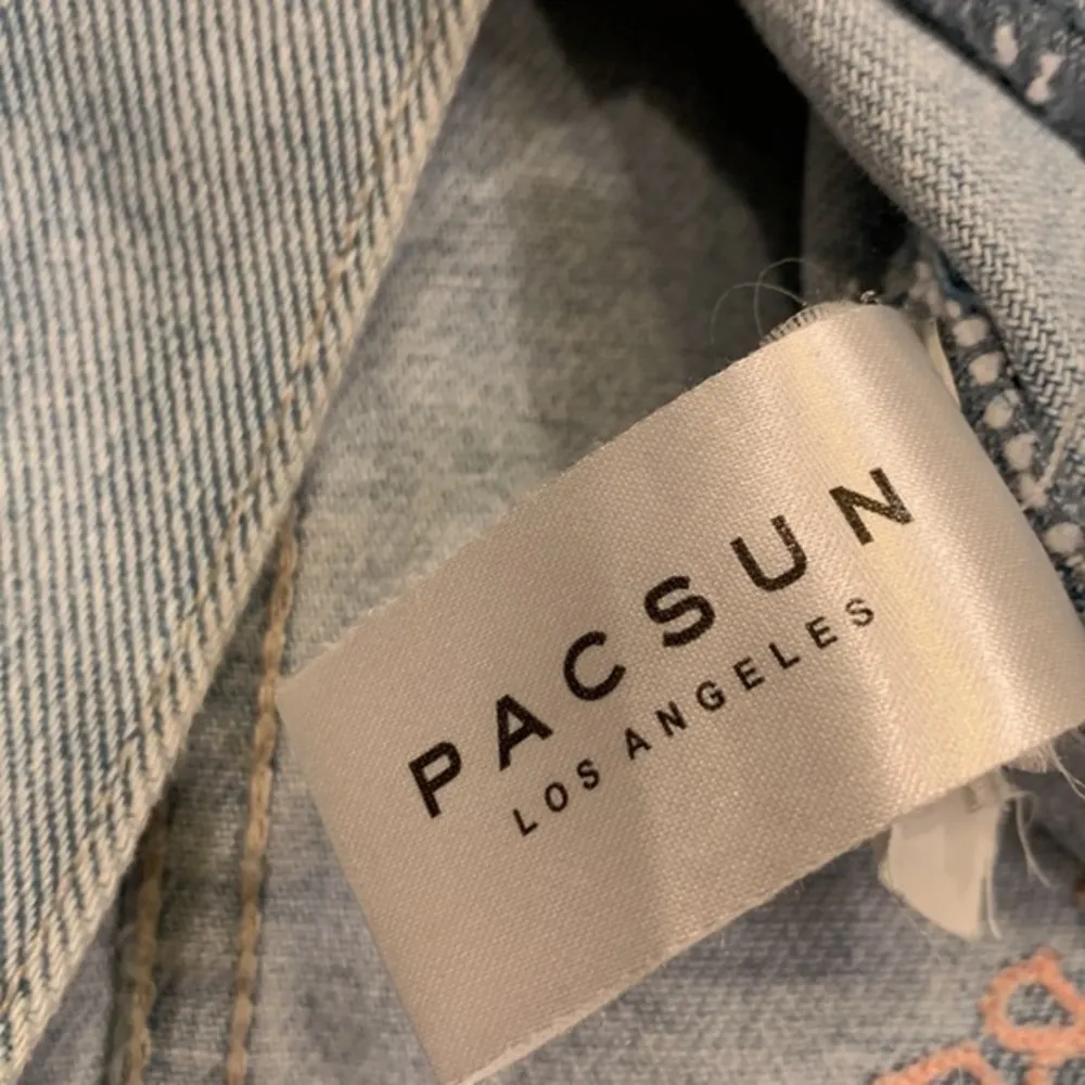 PacSun denim jacket with embroidery patches sequin appliqué M - Image 10