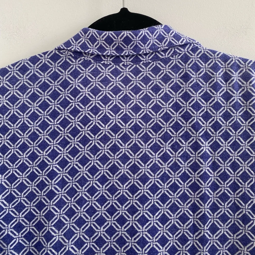 J. McLaughlin Blue & White Brynn Geometric Linen Button Down Shirt Size Medium - Image 10