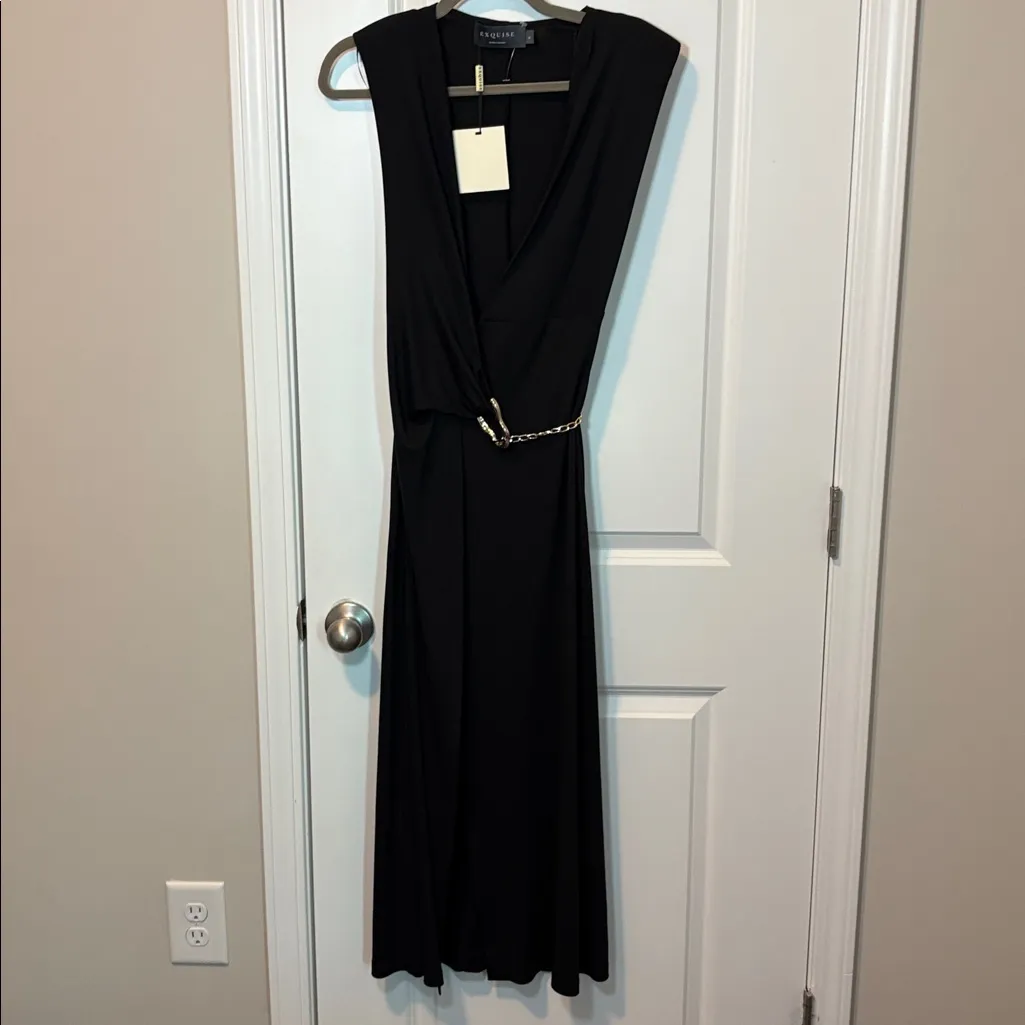 Exquise Black Midi Dress with Chain and Buckle Details - Image 4