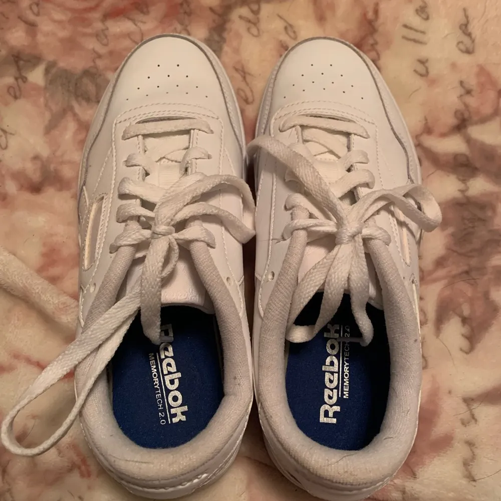 New Women’s  Club MEMT Sneakers Size 7 White Gum Sole Classic Style - Image 6