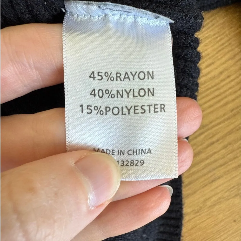 L’Academie - Harvey Open Neck Collared Long Sleeve Rib Sweater in Black - Image 4