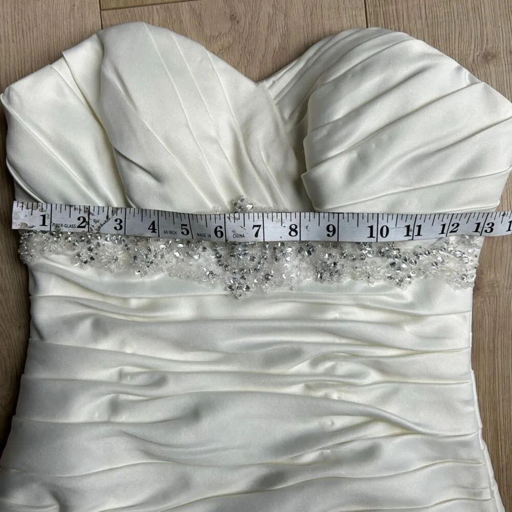 Beautiful Strapless Fit & Flare Wedding Dress + Veil Size XS White - Image 5