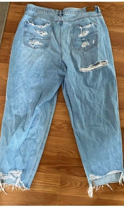 American Eagle Distressed Jeans - Image 5