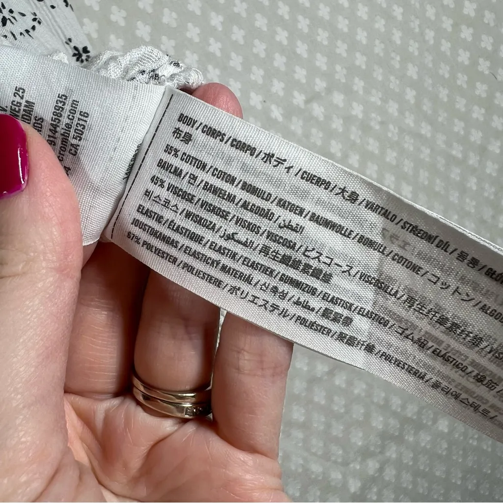 Abercrombie & Fitch‎ White Floral Smocked Short Sleeve Top - Image 5