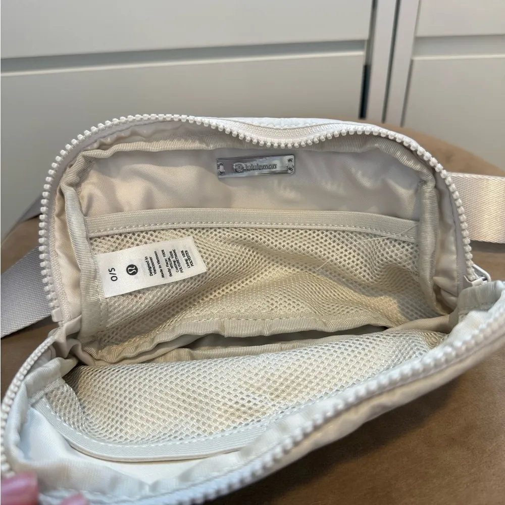 White Lululemon  Belt Bag - Image 3