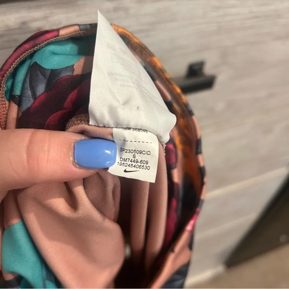 NIKE DRI FIT ONE ICON CLASH FLORAL BIKE TRAINING SHORTS WOMEN S - Image 6