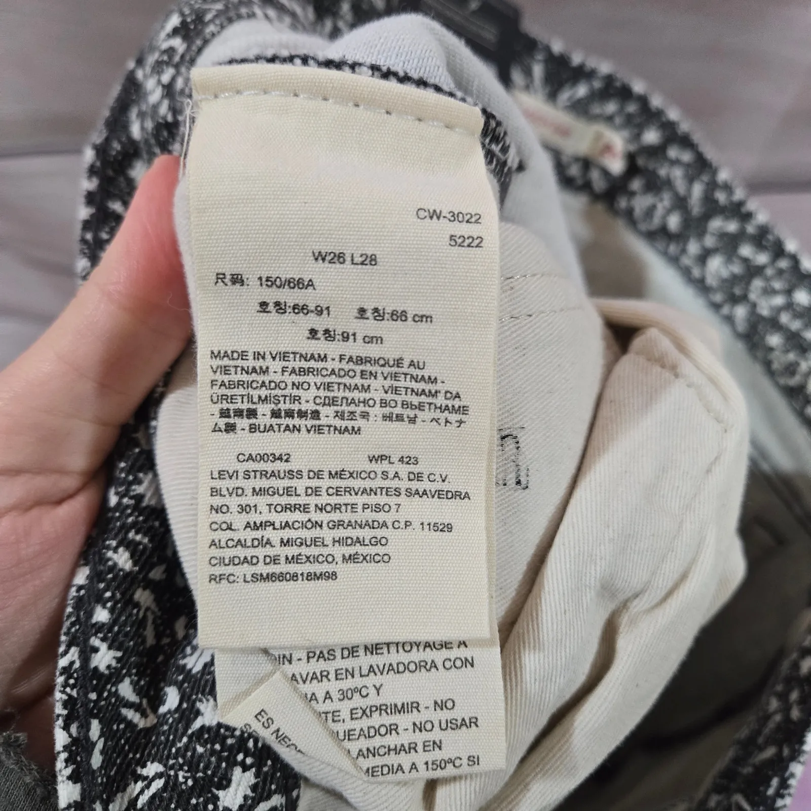 Levi's Black White Floral Baggy Dad Wellthread High Rise Straight Jeans Size 26 - Image 12