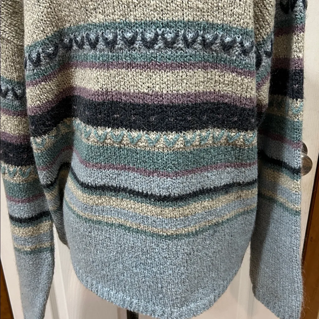 Elegant Vintage 90s Van Heusen V-Neck Sweater Soft Gray-Blue & Purple Fits L/XL - Image 5