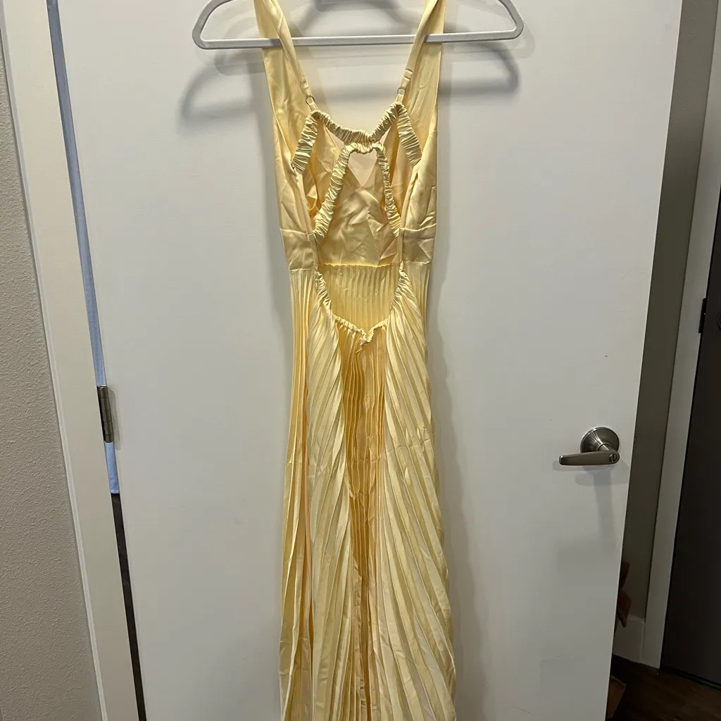 Elegant Yellow Maxi Dress Gold Size M - Image 2