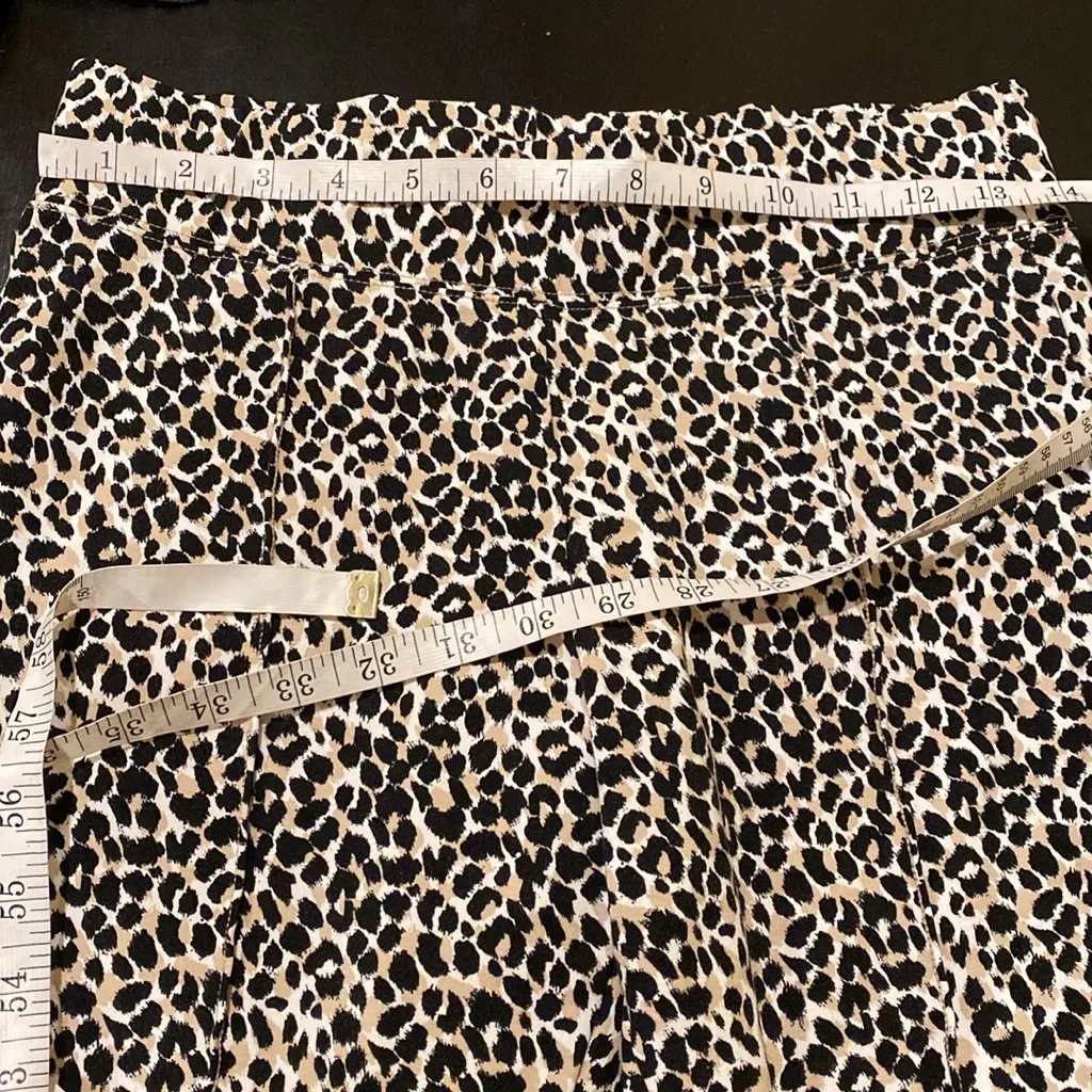 Old Navy Animal Print Stretch Capri Medium - Image 3