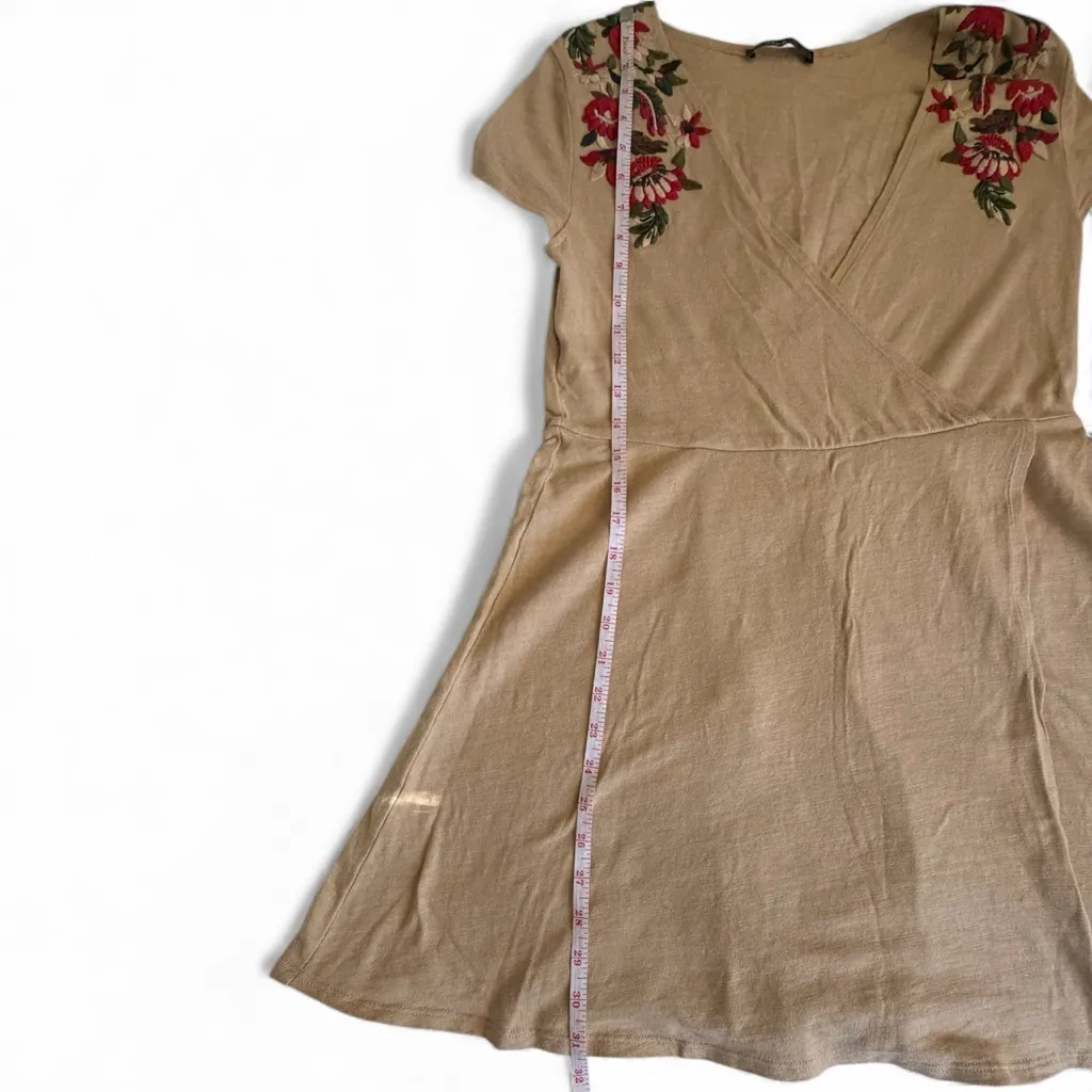 Zara knit faux wrap dress tan with floral embroidery Sz small short sleeve - Image 4