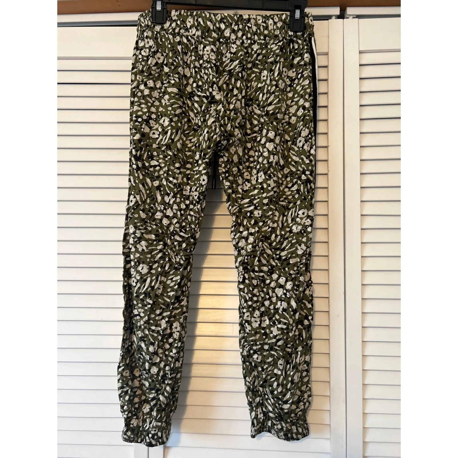 Liverpool Los Angeles Olive Green Leopard Print Track Pants Women's Size M Size M - Image 4