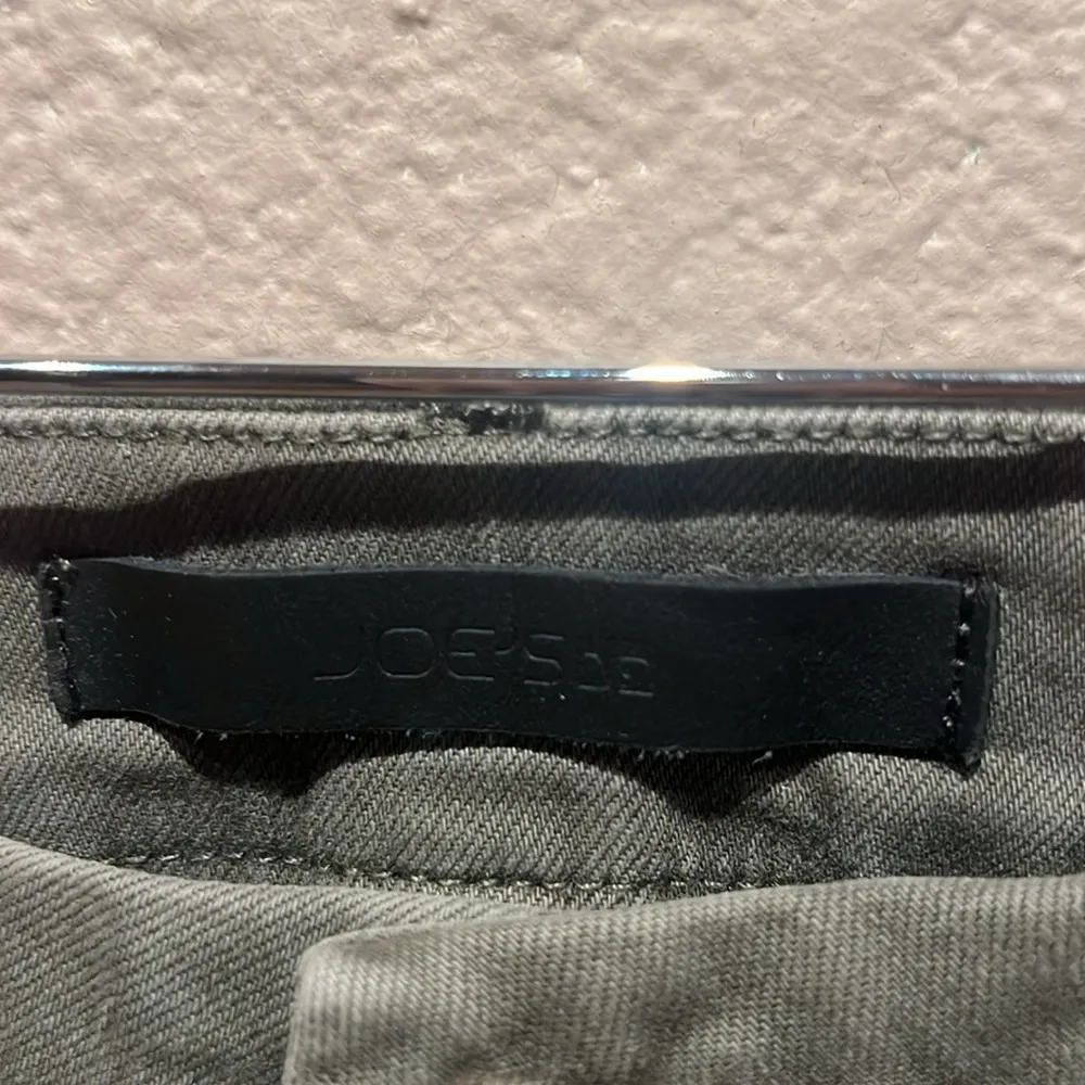 Joe’s Jeans Women’s Khaki Green Raw Hem Jeans Size 27 - Image 4