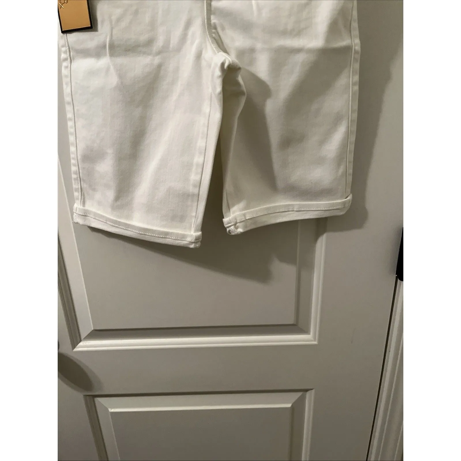 Rock and Republic Size 10 Women Shorts Slimming Denim Cure Fever Pull On White - Image 6