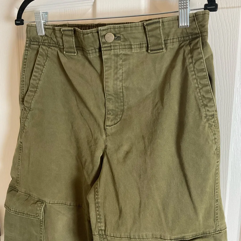 Old navy Olive green Cargo Pants size medium - Image 3