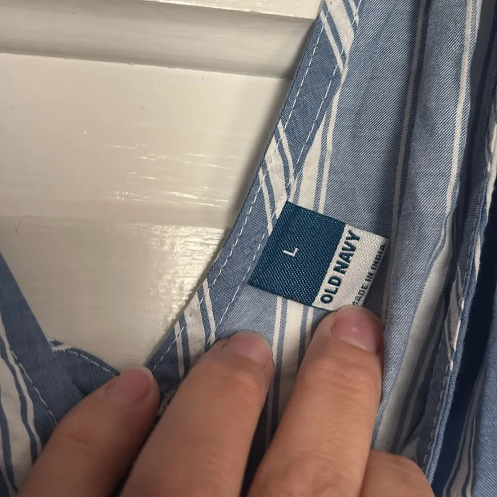 Old Navy Blue Sleeveless Crop Tank Top - Image 2