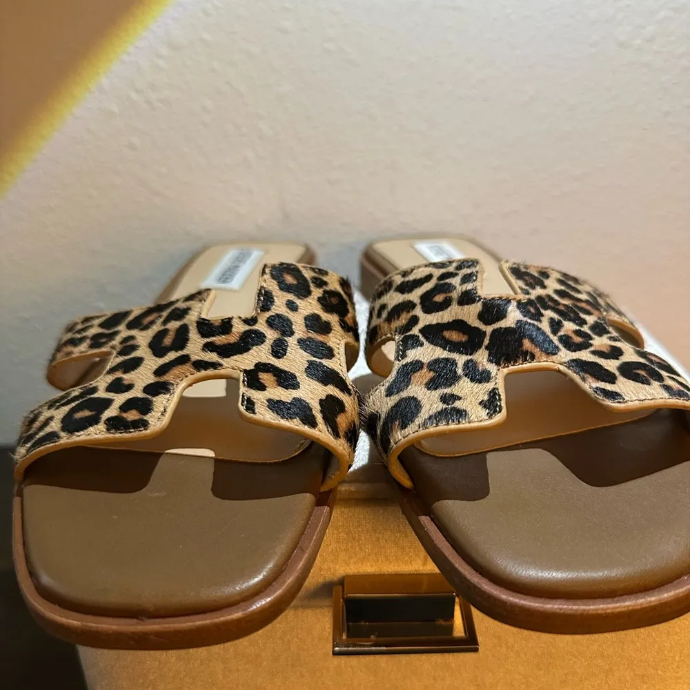 🆕Steve Madden Hadyn-L Leopard Print Haircalf Flat Sandals SZ 6 - Image 2