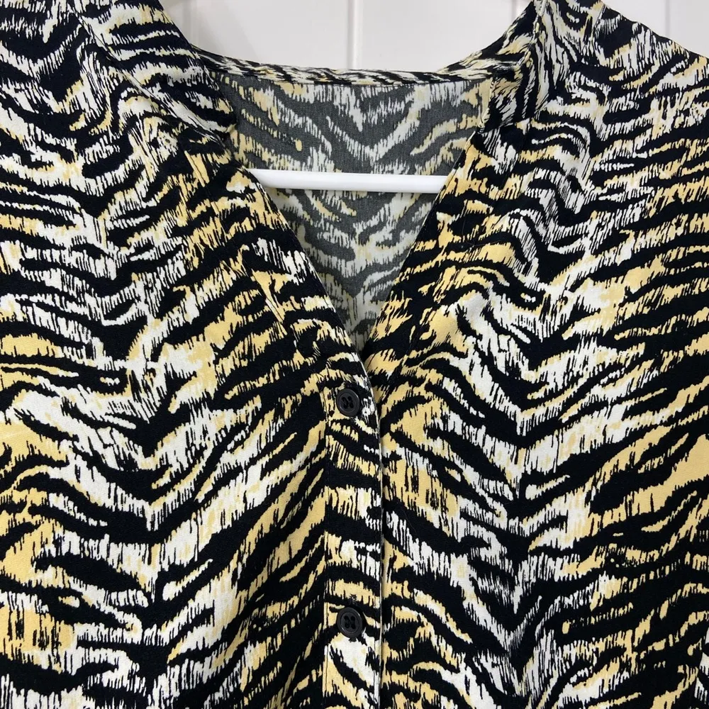 EUC Women’s black yellow cream tiger print button front v - Image 3