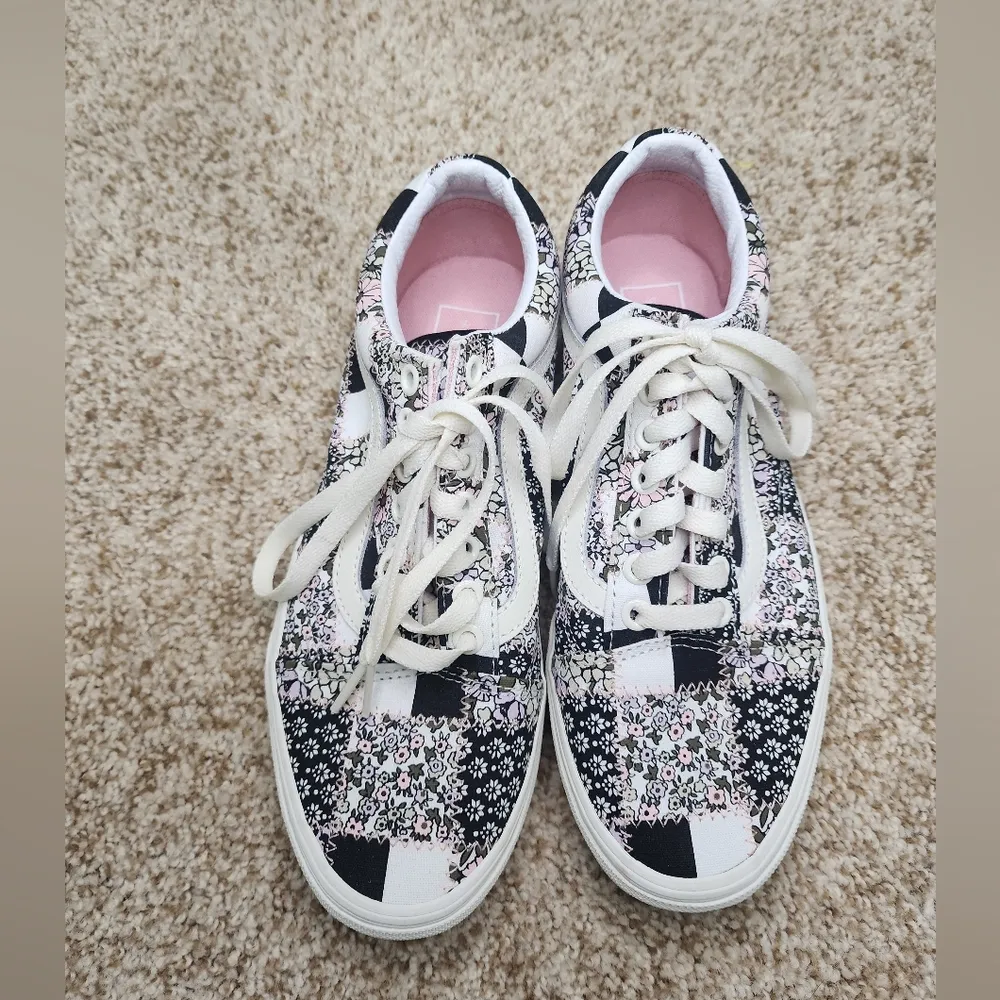 New Vans Old Skool Patchwork Floral sneakers in black/white - Image 6