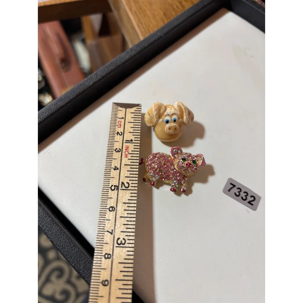 Good Morning USA Rhinestone Pig Brooch & Ceramic Dog Magnet Set - Image 4