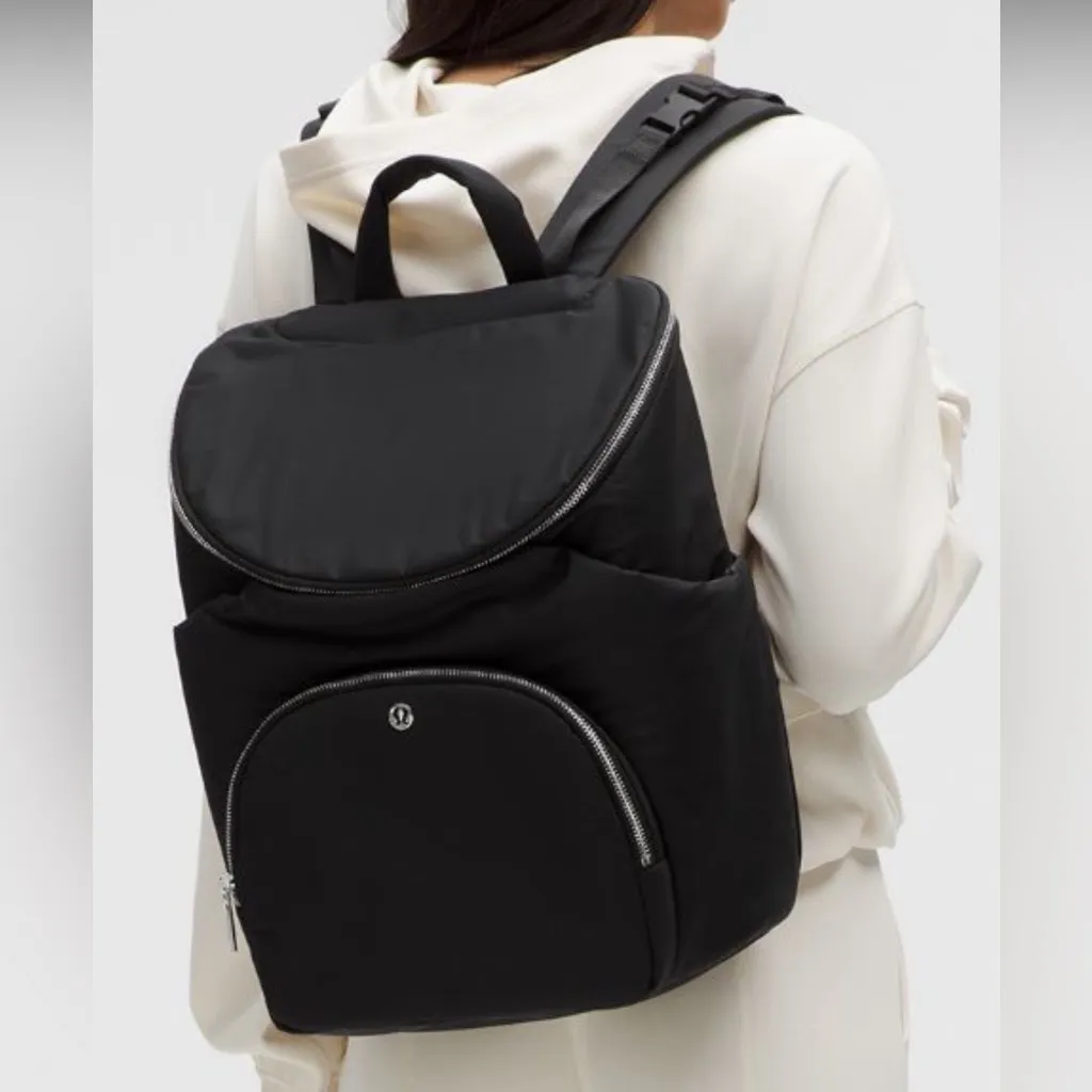 Lululemon new parent Backpack - black/trench - discontinued color combo - Image 2