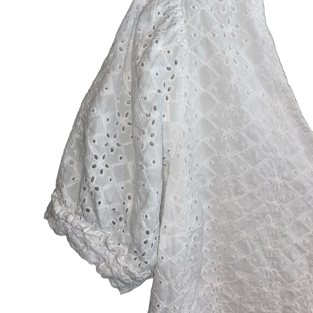 Draper James Ladies V-Neck short Puff Sleeve White Eyelet cotton blouse - Image 5