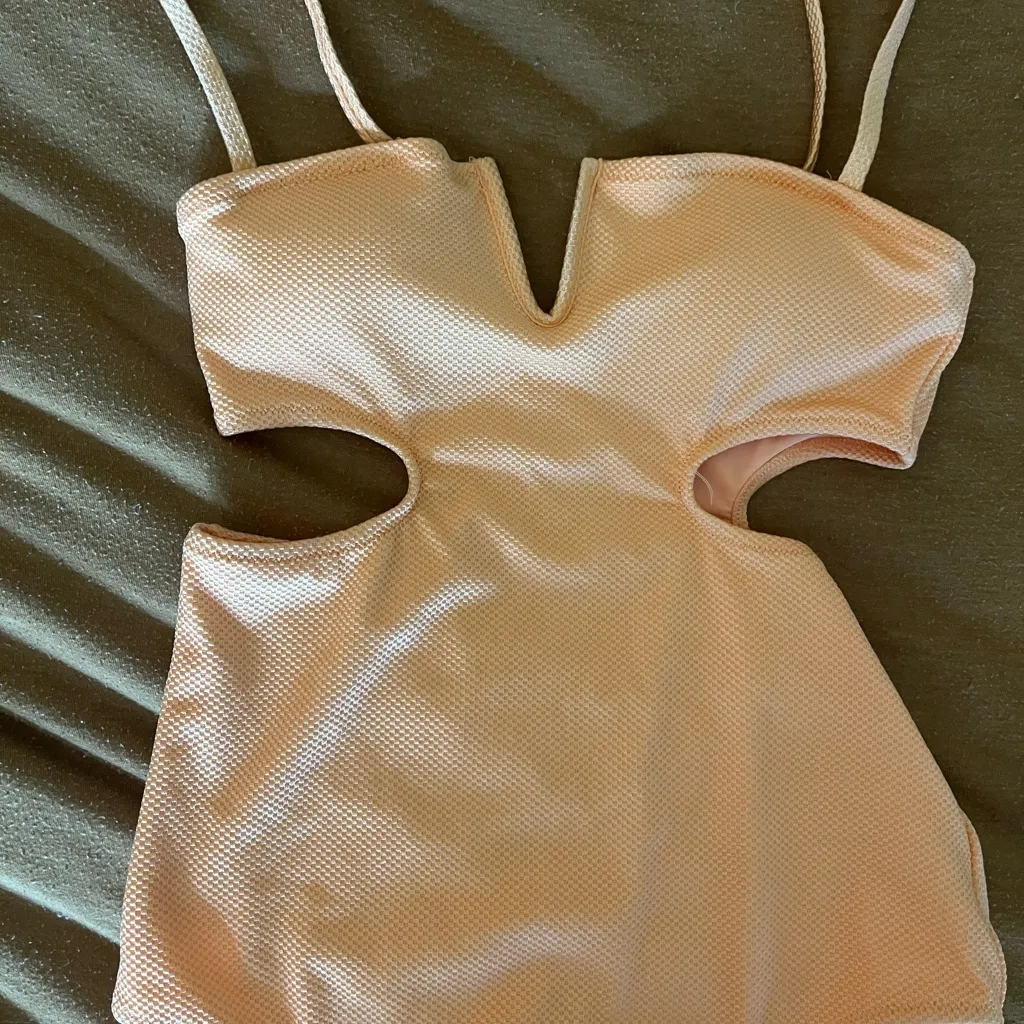 Aerie Women’s Peach Cut out one piece swim - Image 2
